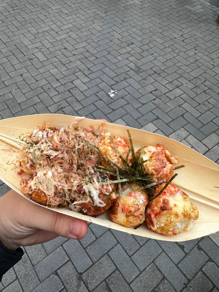 Takoyaki bought in Shinsaibashi